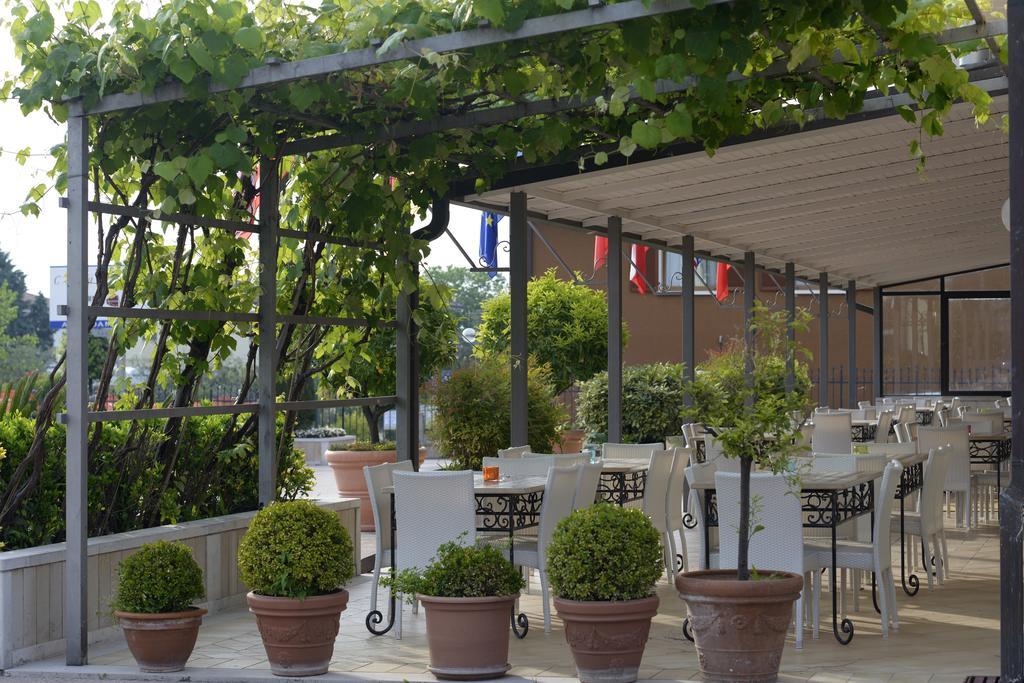 Hotel San Benedetto Песк'єра-дель-Гарда Екстер'єр фото